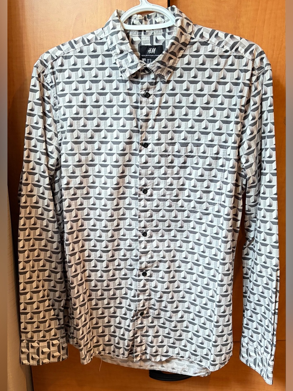 H&M Men's White and Gray Geometric Button-Down Shirt